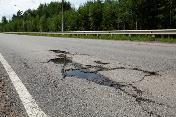 🚧 ¿Has visto una carretera en mal estado? ¡No lo ignores!